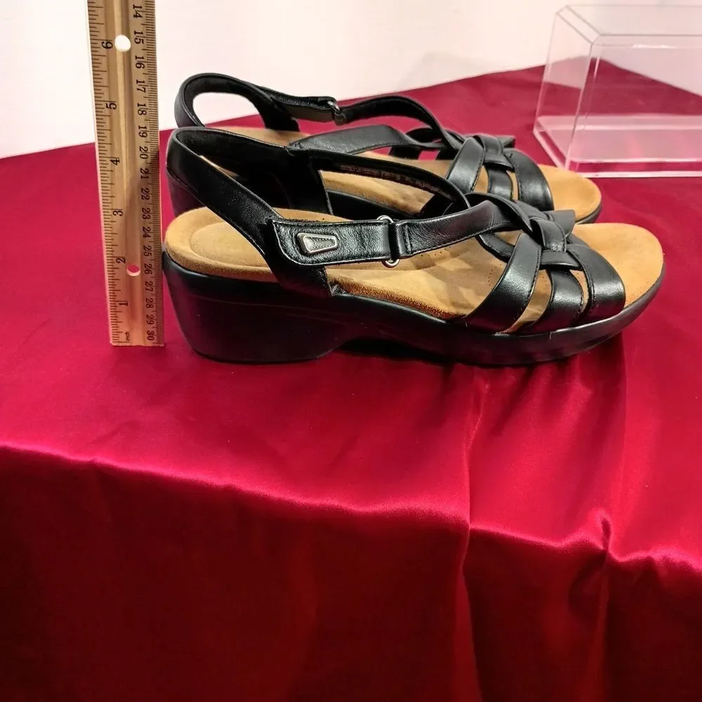 Clarks Women's SZ 10M Tuleah Cross Black Leather Sandal. Condition is Pre-owned. - Picture 6 of 9